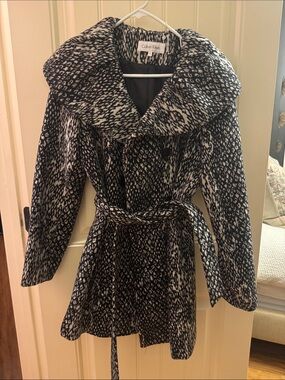 Calvin Klein Black & White Patterned Belted Trench Coat